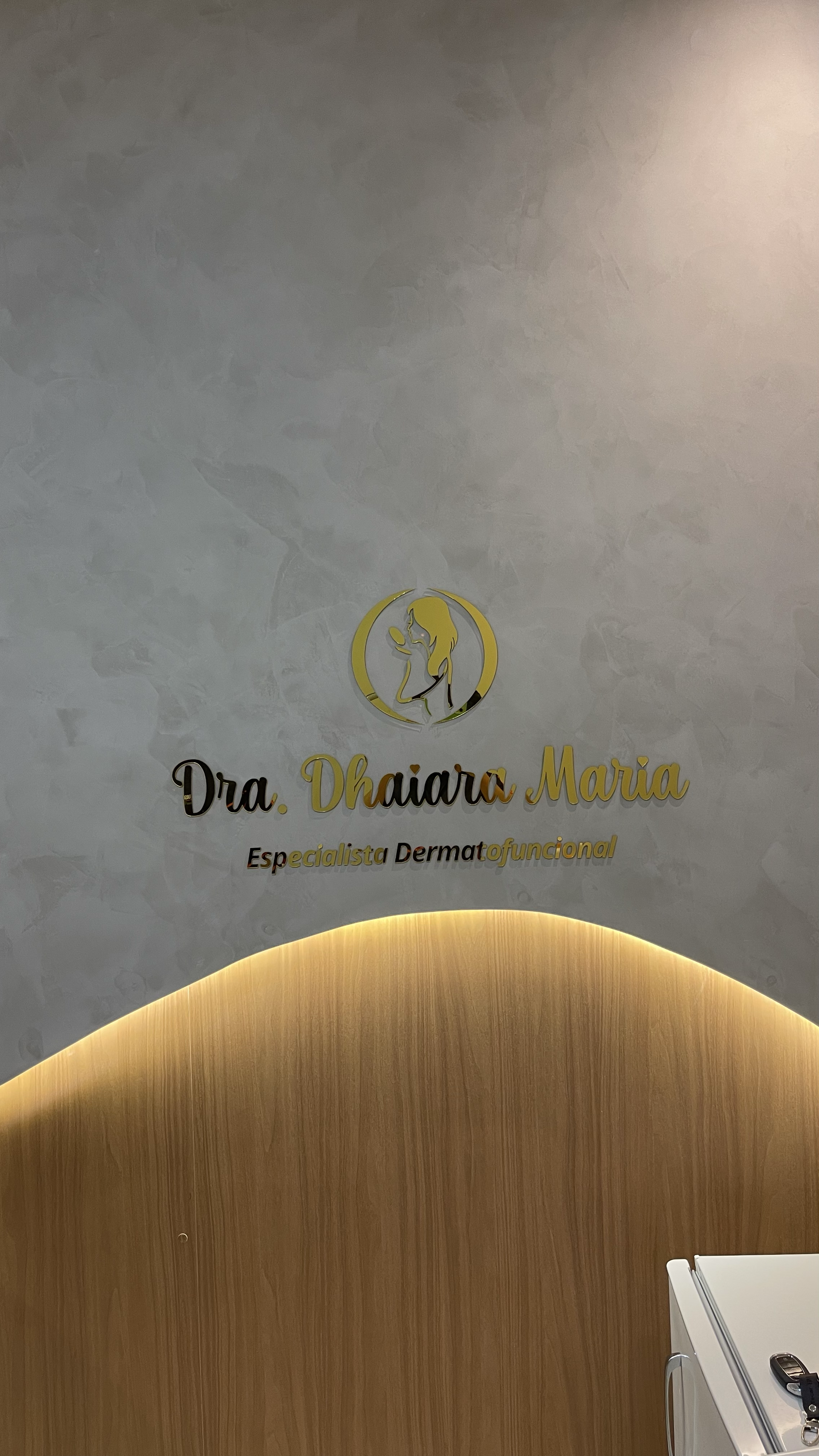 Letreiro de Acrílico Dourado