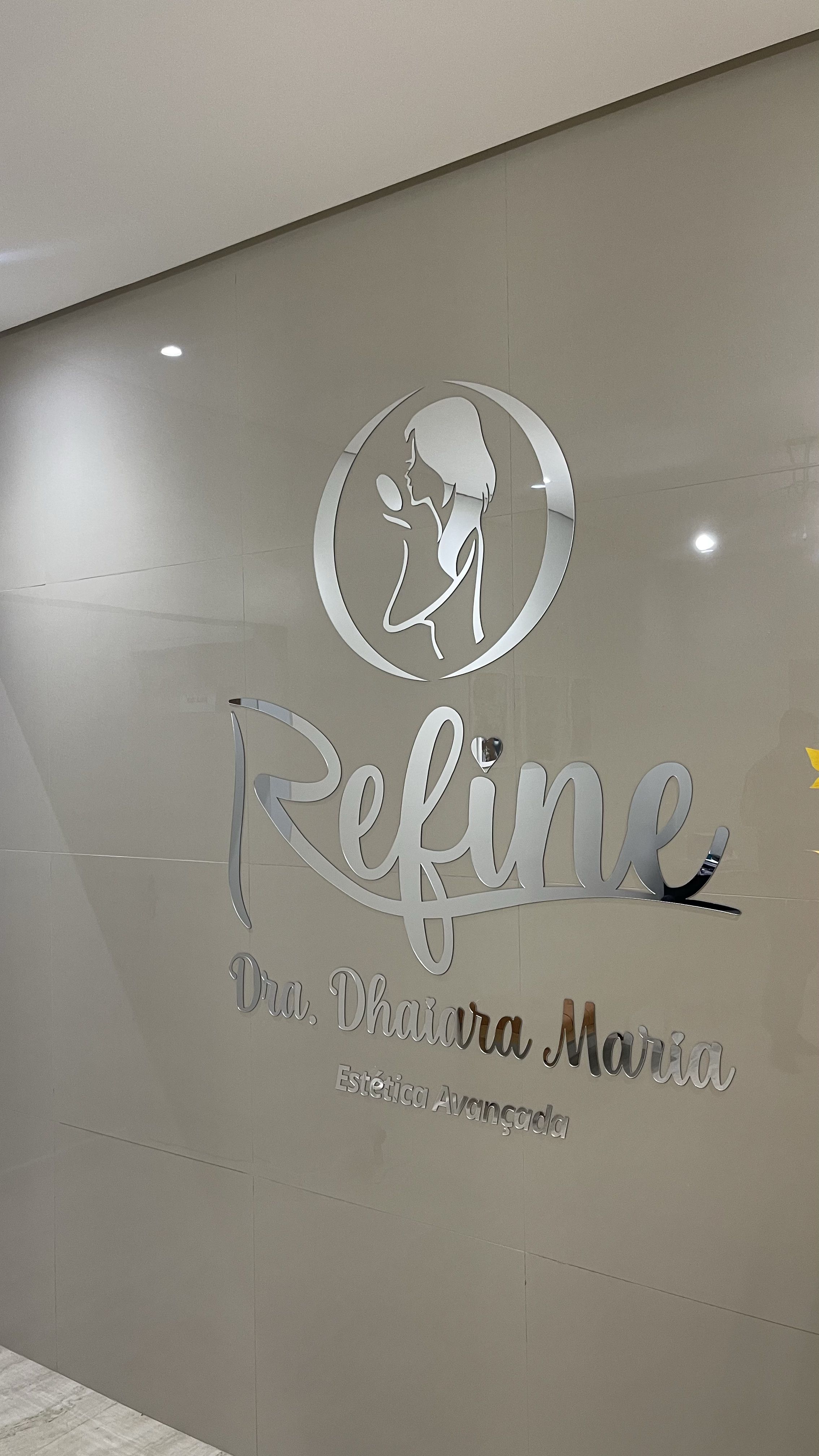 Logotipo Refine